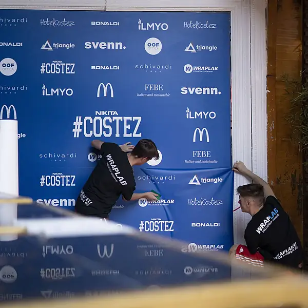 Parete sponsor Costez, Pellicola stampata a parete