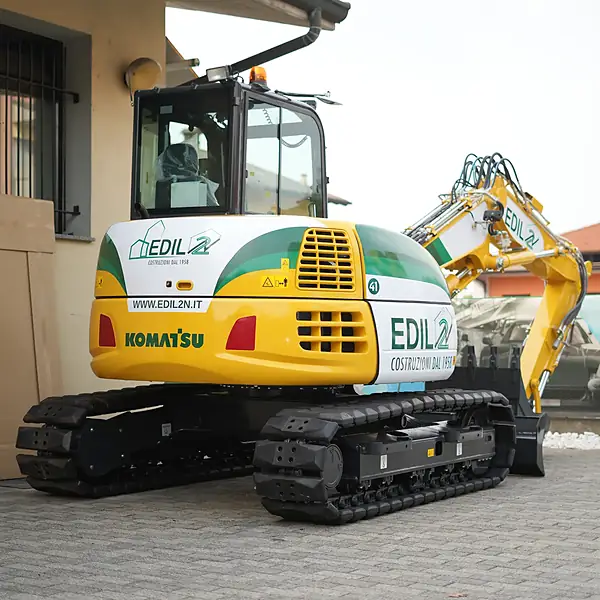 Escavatore Komatsu, Grafica aziendale