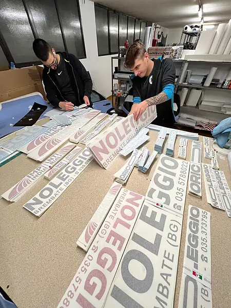 Etichette personalizzate, Produzione in serie