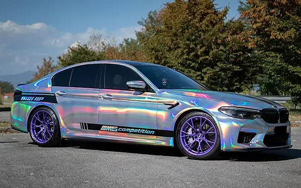 BMW M5, Wrapping cromato iridescente