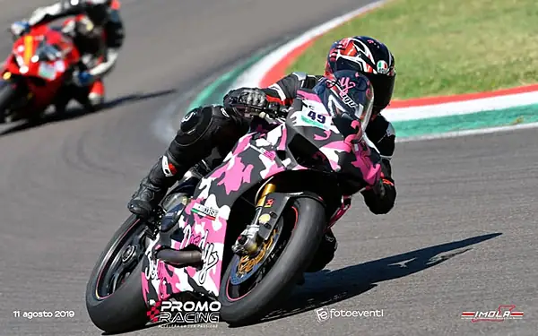Moto da pista, Livrea mimetica personalizzata