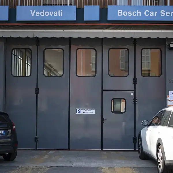 Portone di officina, Grafica stampata su portone