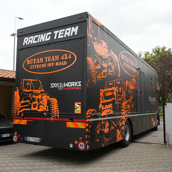 Camion officina Racing Team, Wrapping con grafica stampata