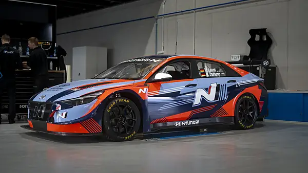 Hyundai Elantra N TCR, Target Competition, Livrea applicata in officina