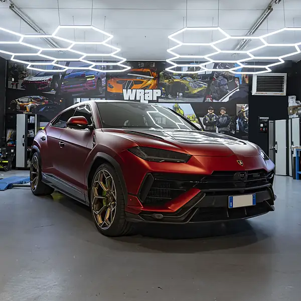 Lamborghini Urus, Wrapping completo rosso