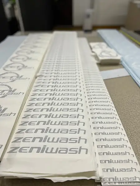 Etichette Zeniwash, Stampa e taglio a plotter