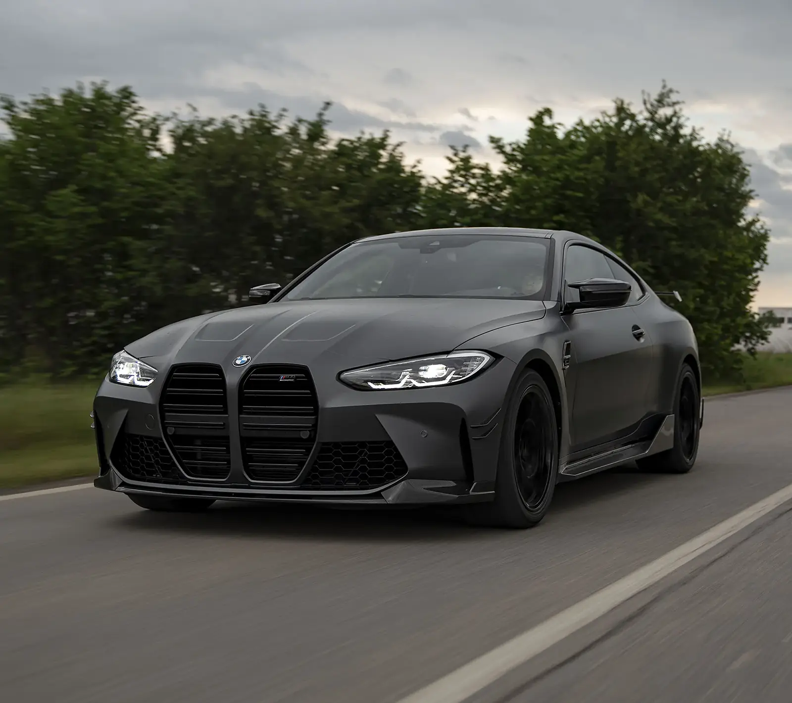 BMW M4: Wrapping, lavoro WrapLab con i dettagli segnati