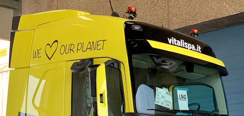 Autotrasporti con grafiche pubblicitarie
